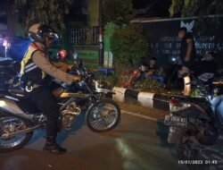 Kendarai Motor , Kapolsek Mojoroto Polres Kediri Kota Bubarkan Balapan liar dan Cegah Arak – Arakan Konvoi Liar di Jalan Raya