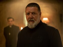 Russell Crowe Melawan Iblis dalam Trailer Perdana The Pope’s Exorcist