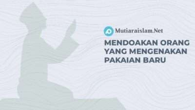 Mendoakan Orang yang Mengenakan Pakaian Baru