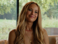 Jennifer Lawrence Diminta Berkencan dengan Remaja Canggung di Trailer No Hard Feelings