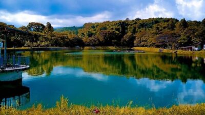 Situ Batu Karut, Mengintip Pesona Danau dengan Pemandangan Menakjubkan di Sukabumi