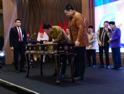 Guna Perkuat Sinergi, Kementerian Hukum Teken 30 Kerja Sama dengan Mitra Kerja