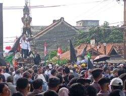 Ujian Pertama Prabowo: Pembakaran Naga & Pesan Keras dari Demonstran Tolak PIK 2
