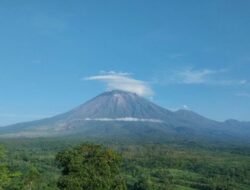 Rekaman CCTV Tampakkan Semburan Lava Pijar dari Kawah Puncak Semeru, 143 Hewan Ternak Ikut Terdampak