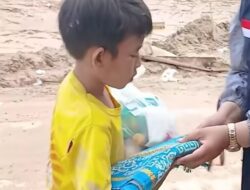 Tak Minta Uang dan Mainan, Bocah Pengungsi Banjir Sumatera Ini Ingin Sajadah untuk sang Ibu