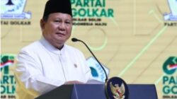 Penyerahan Simbolis Kacamata AI]