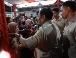 Suasana Malam Tahun Baru Remaja hingga Orang Tua Tapsel di Pengungsian Bareng Prabowo: Senang Sekali!